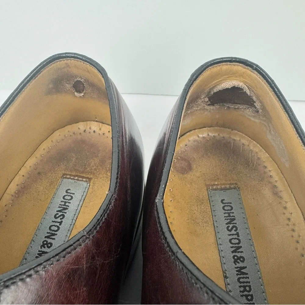 Johnston & Murphy Aldrich II cap-toe oxford dress shoe. Burgundy leather size 10